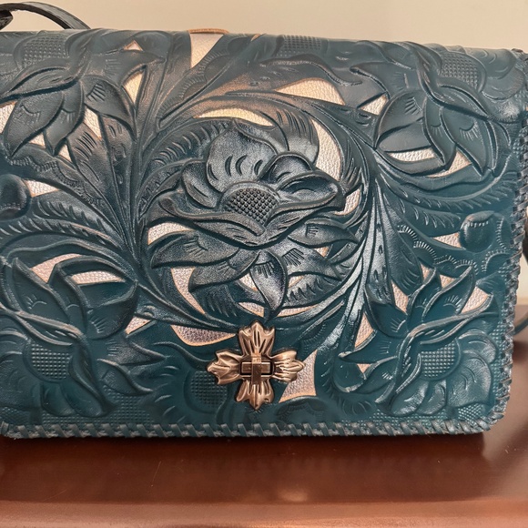 NWT: Patricia Nash tooled leather dark turquoise w/ adjustable shoulder strap - Picture 5 of 9